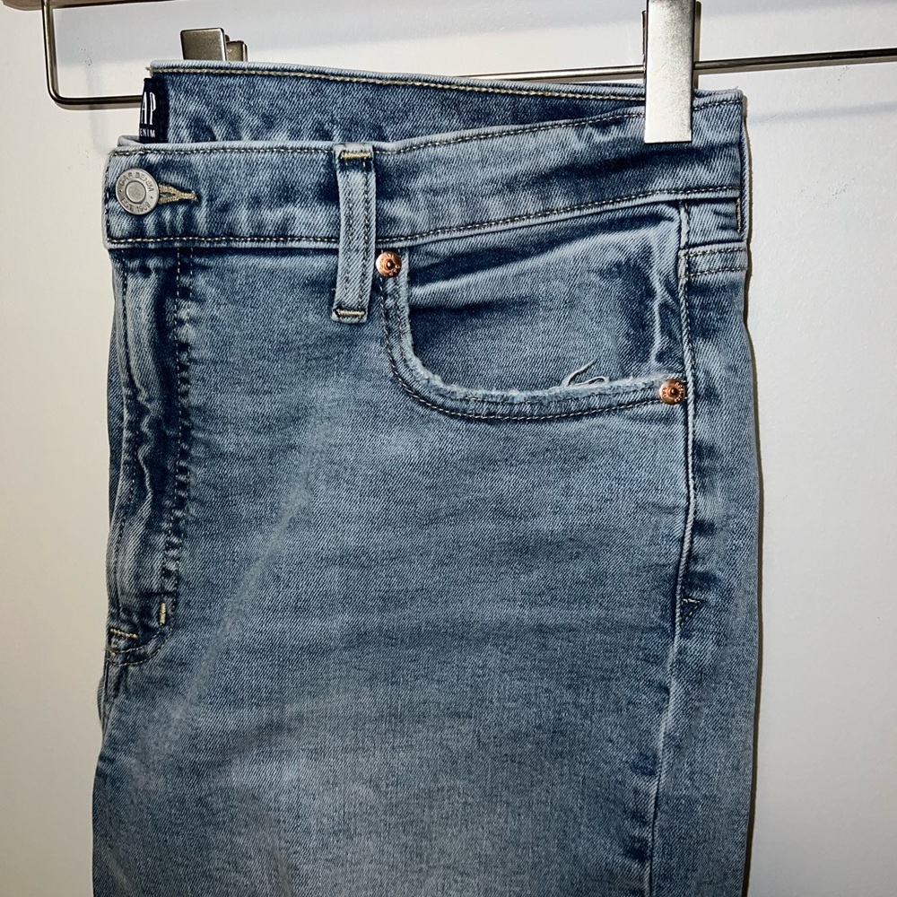 Gap cigarette Jean slightly distressed